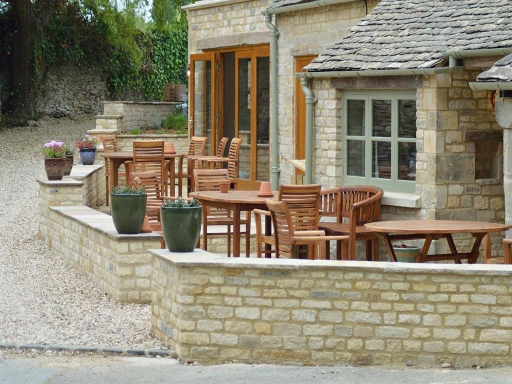 The Plough Inn Bourton-on-the-Water Exterior photo