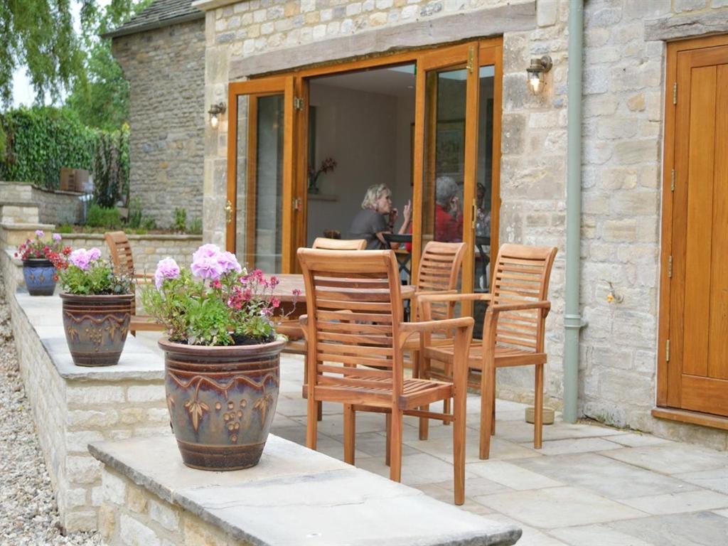 The Plough Inn Bourton-on-the-Water Exterior photo